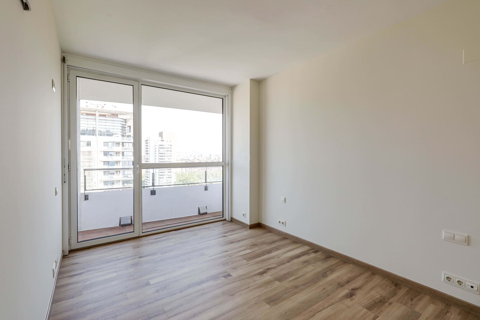 3 sypialnia Apartament na sprzedaż w Miasto Barcelona z basenem garażem - 1 370 000 € (Ref: 9991342)