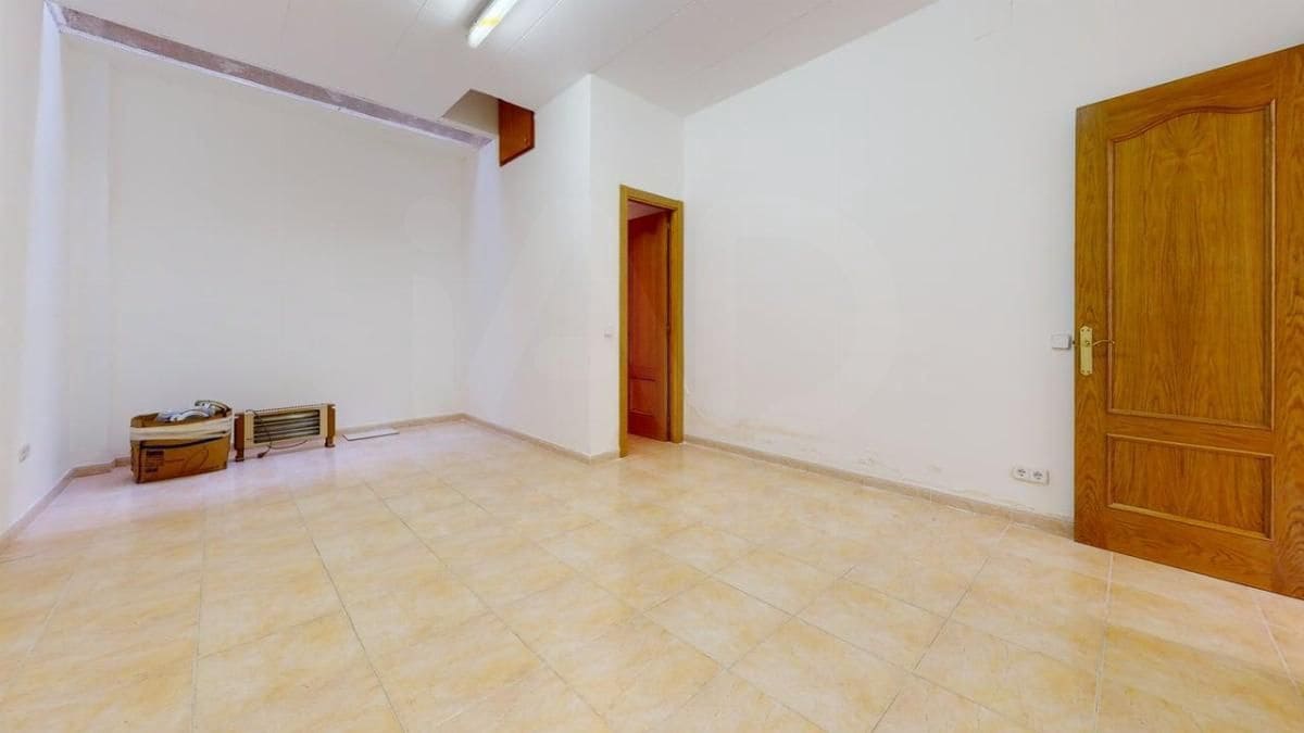 Loft te koop in Barcelona stad - € 78.000 (Ref: 9991343)