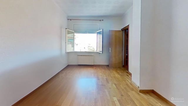 3 soveværelse Lejlighed til salg i El Camp de L'Arpa del Clot, Barcelona by med garage - € 415.000 (Ref: 9991345)