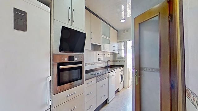 3 soveværelse Lejlighed til salg i El Camp de L'Arpa del Clot, Barcelona by med garage - € 415.000 (Ref: 9991345)