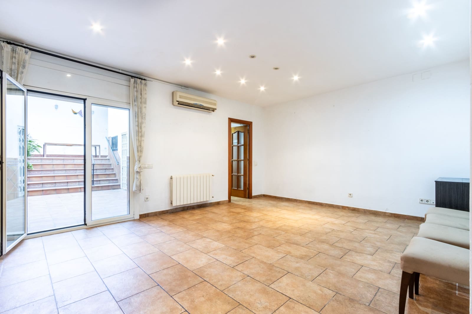 5 slaapkamer Huis te koop in Barcelona stad met garage - € 629.000 (Ref: 9991349)