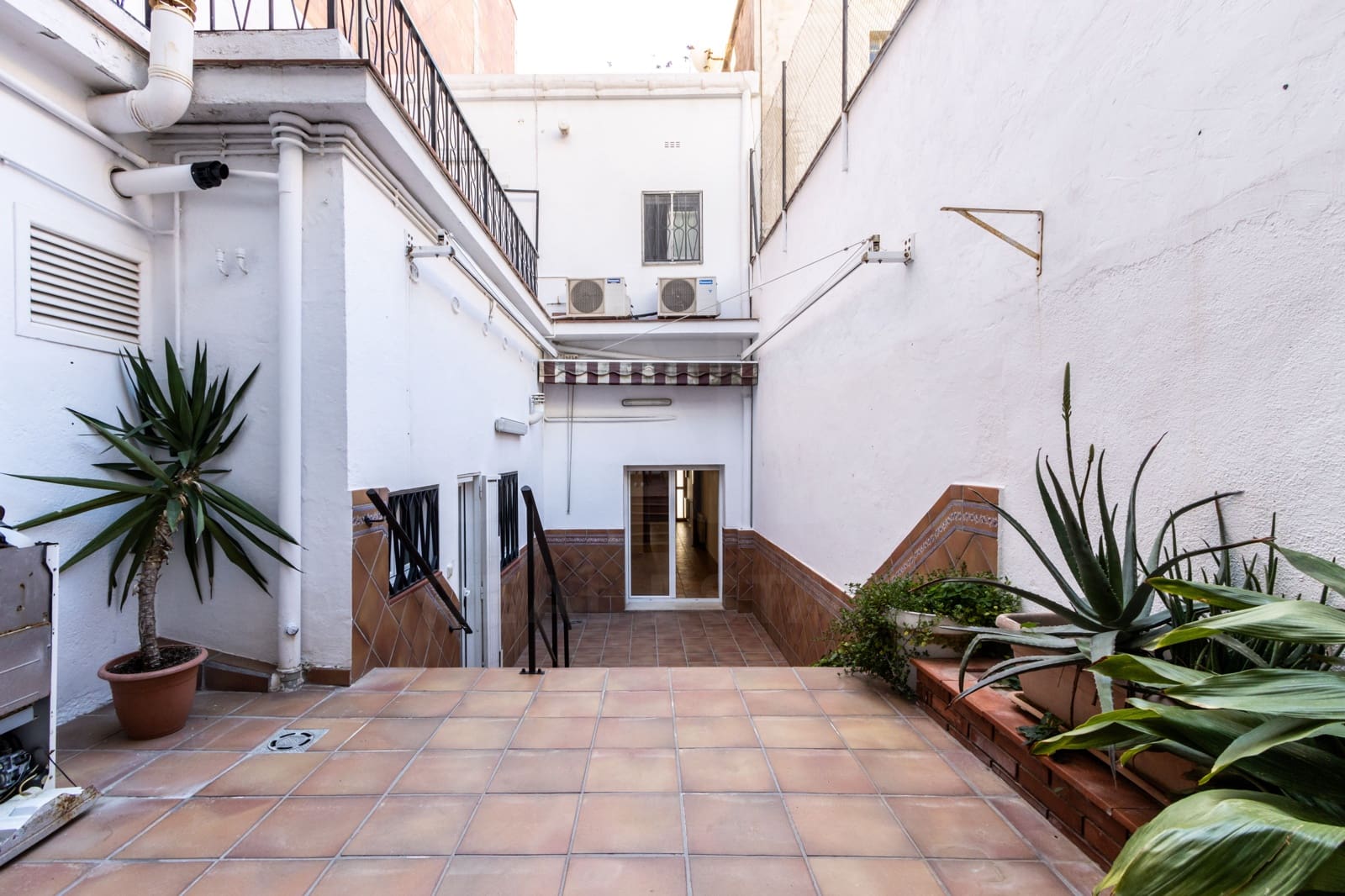 5 slaapkamer Huis te koop in Barcelona stad met garage - € 629.000 (Ref: 9991349)