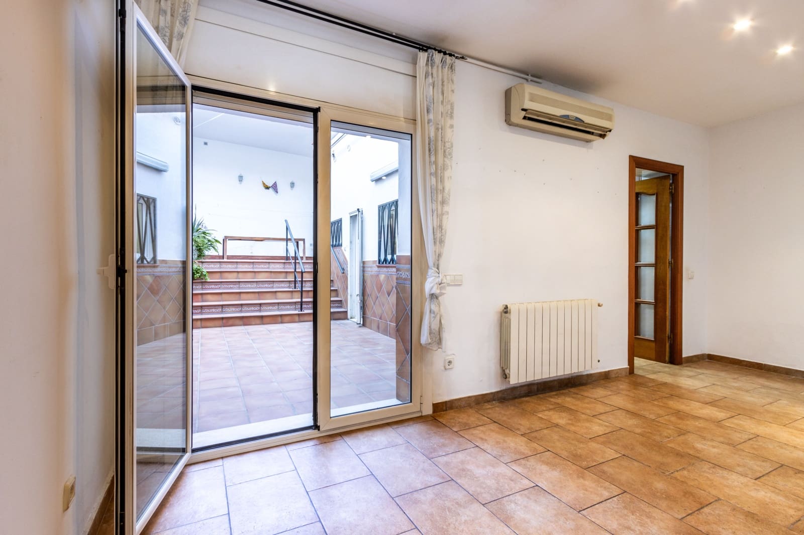 5 slaapkamer Huis te koop in Barcelona stad met garage - € 629.000 (Ref: 9991349)