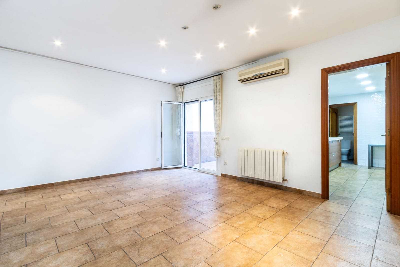 5 slaapkamer Huis te koop in Barcelona stad met garage - € 629.000 (Ref: 9991349)