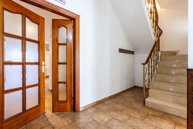 5 sypialnia Dom na sprzedaż w Miasto Barcelona z garażem - 629 000 € (Ref: 9991349)