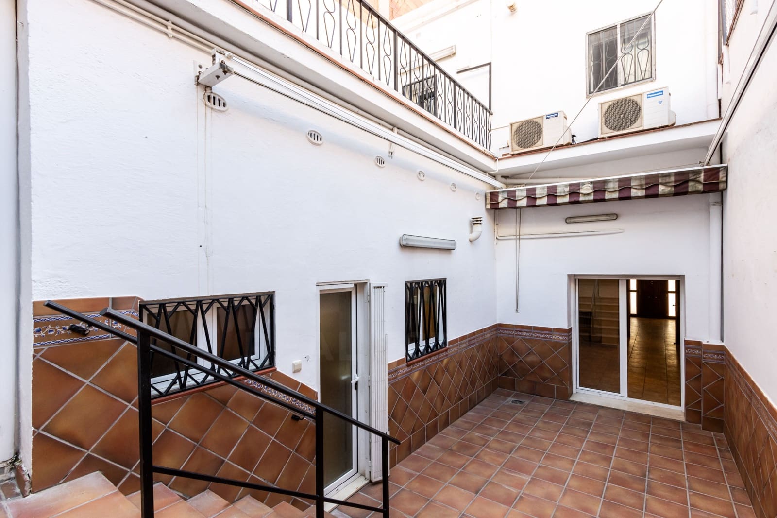 5 slaapkamer Huis te koop in Barcelona stad met garage - € 629.000 (Ref: 9991349)