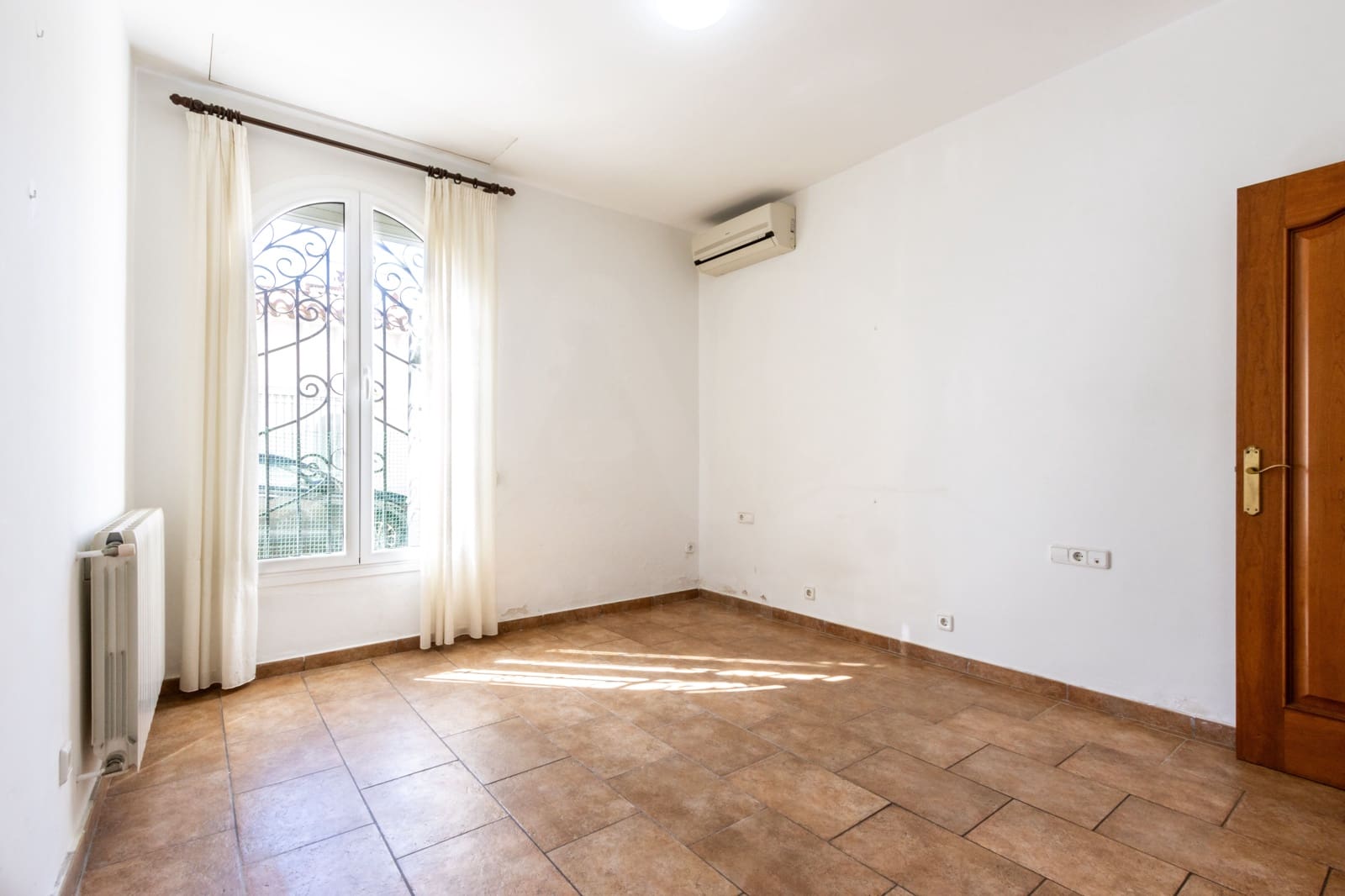 5 slaapkamer Huis te koop in Barcelona stad met garage - € 629.000 (Ref: 9991349)