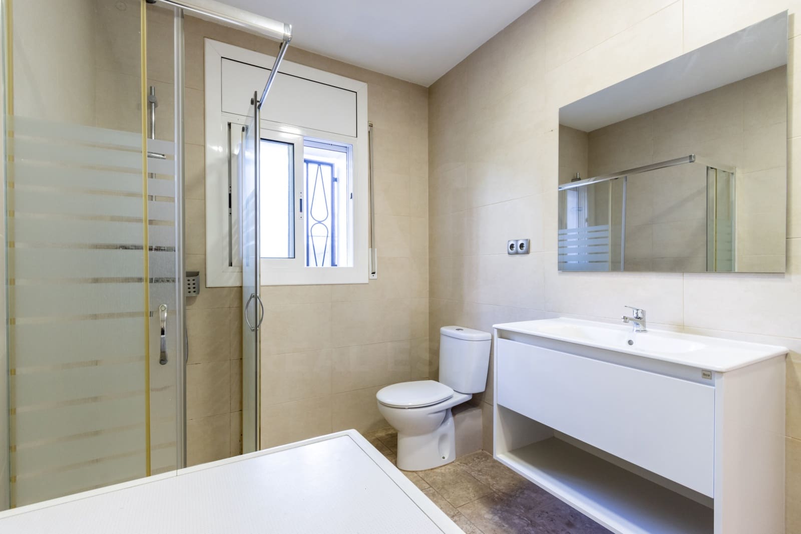 5 slaapkamer Huis te koop in Barcelona stad met garage - € 629.000 (Ref: 9991349)