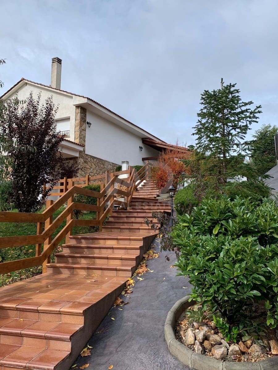 Huvila myytävänä paikassa Avila kaupunki mukana uima-altaan - 399 000 € (Ref: 9991356)