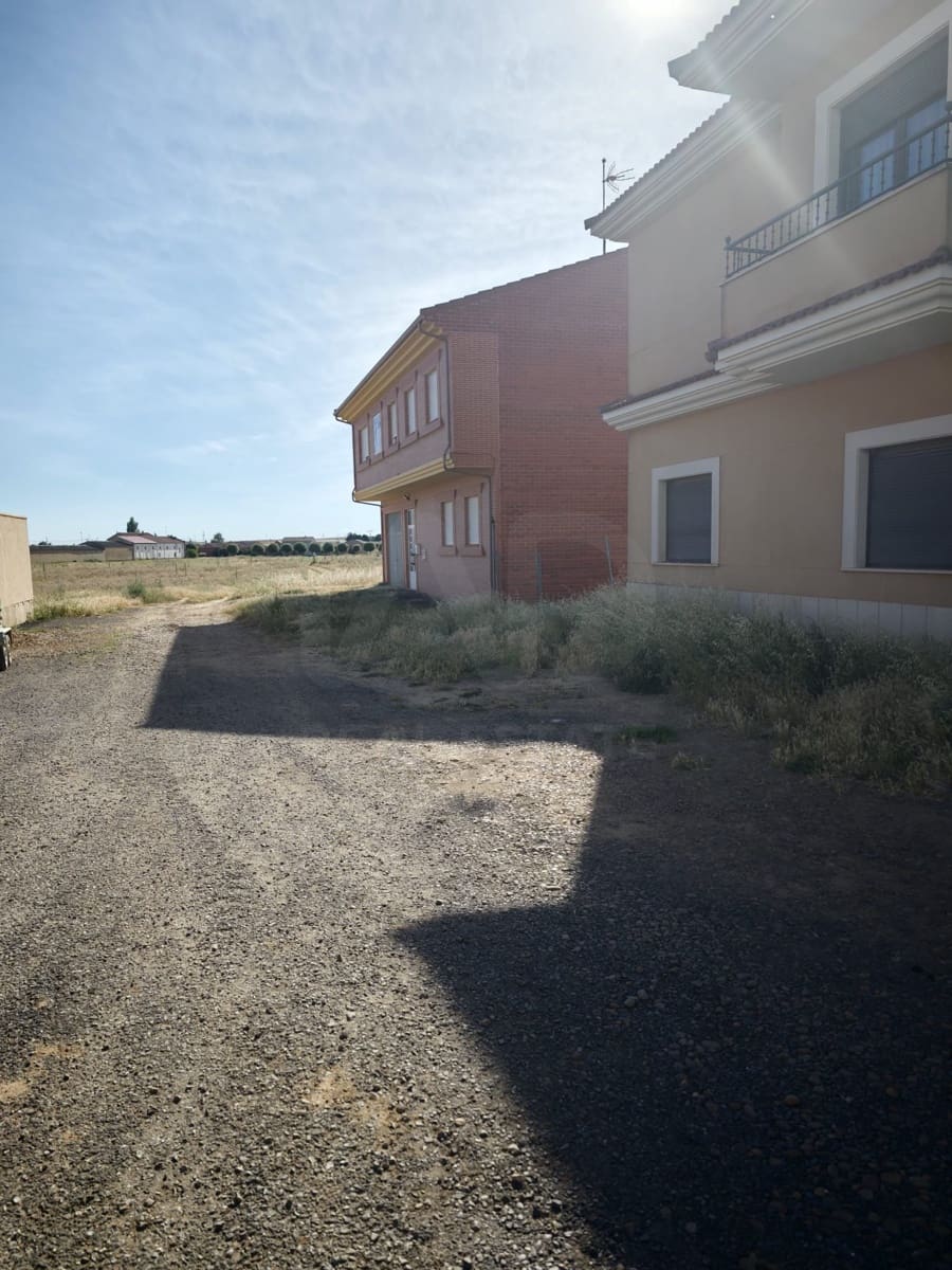 Terreno para Construção para venda em Leao cidade - 31 900 € (Ref: 9991358)