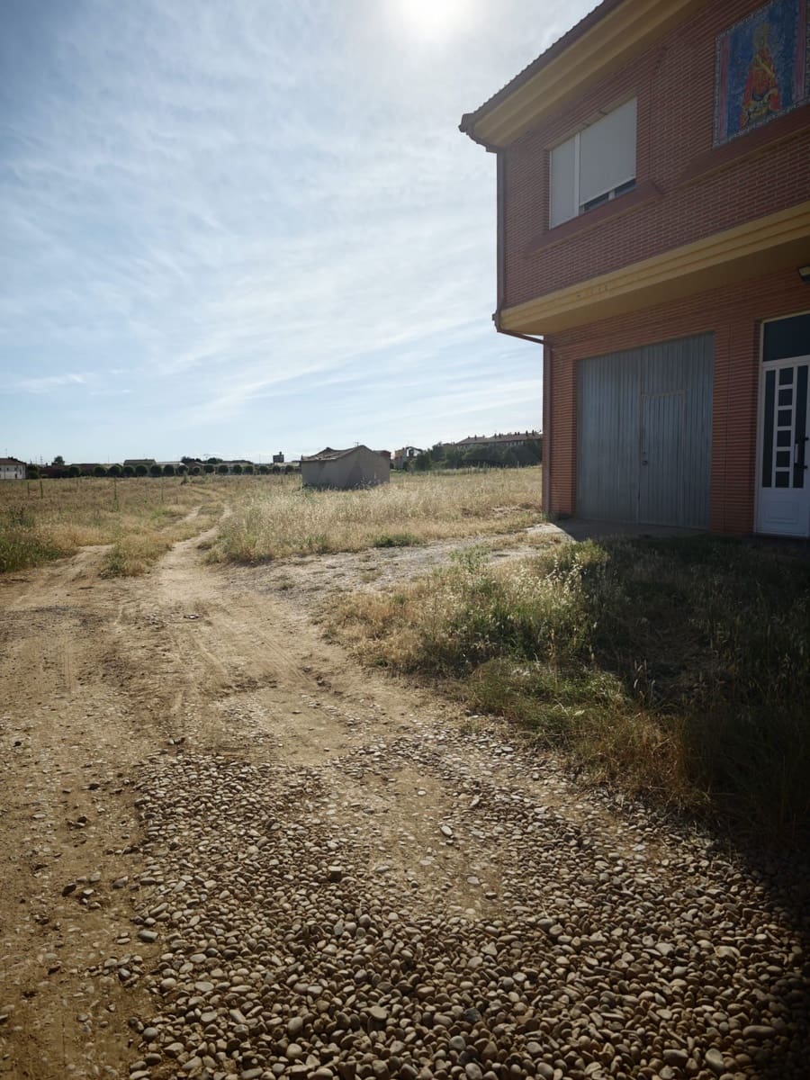 Terreno para Construção para venda em Leao cidade - 31 900 € (Ref: 9991358)