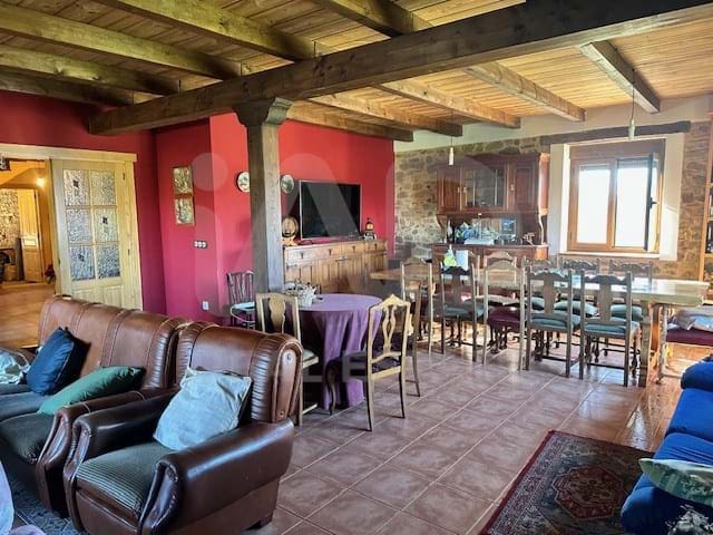 7 slaapkamer Finca/Landhuis te koop in Leon stad - € 348.000 (Ref: 9991359)