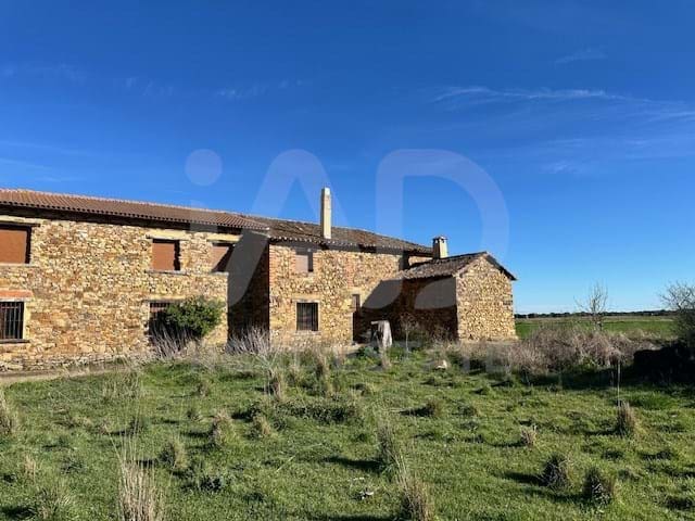 7 soverom Finca/Herregård til salgs i Leon by - € 348 000 (Ref: 9991359)