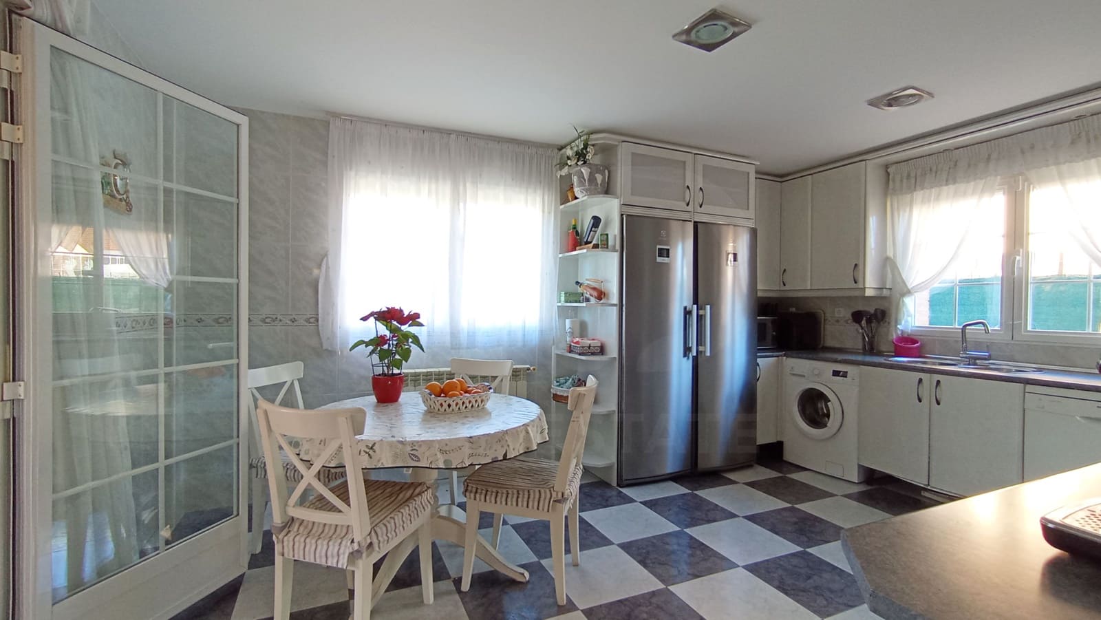 5 sypialnia Dom na sprzedaż w Miasto Madryt z basenem garażem - 640 000 € (Ref: 9991360)