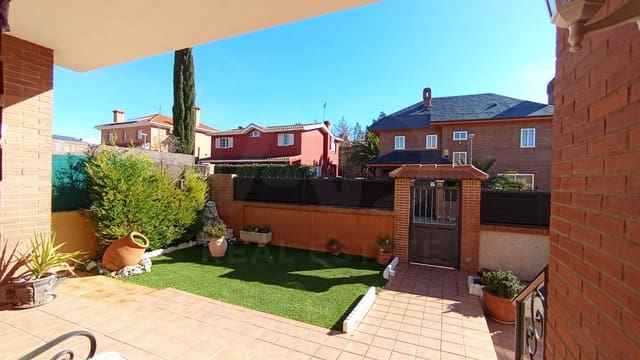 5 Zimmer Haus zu verkaufen in Madrid Stadt mit Pool Garage - 640.000 € (Ref: 9991360)