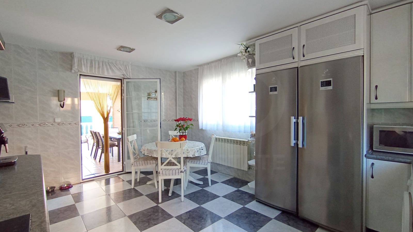 5 sypialnia Dom na sprzedaż w Miasto Madryt z basenem garażem - 640 000 € (Ref: 9991360)