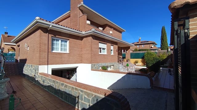 5 soveværelse Byhus til salg i Meco med swimmingpool garage - € 590.000 (Ref: 9991360)