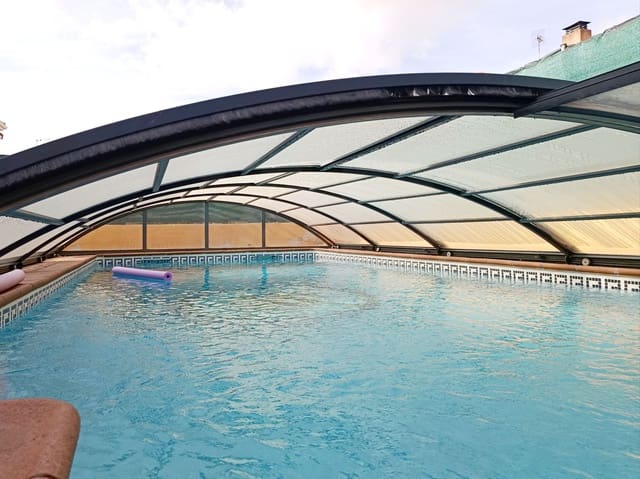 5 soveværelse Byhus til salg i Meco med swimmingpool garage - € 590.000 (Ref: 9991360)