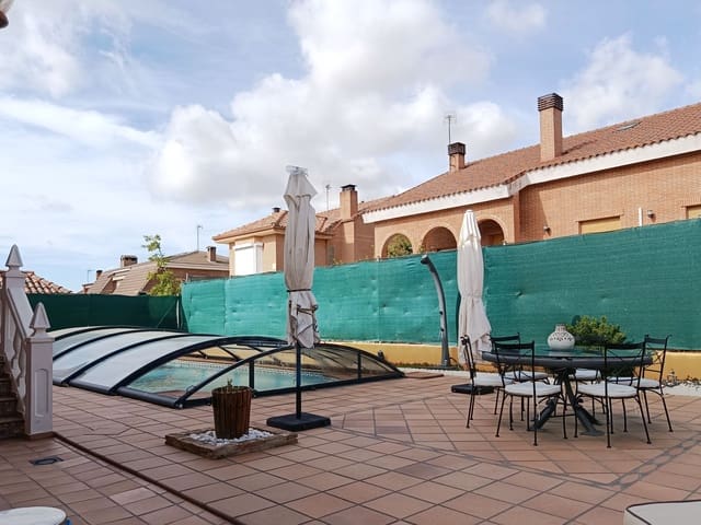 5 soveværelse Byhus til salg i Meco med swimmingpool garage - € 590.000 (Ref: 9991360)