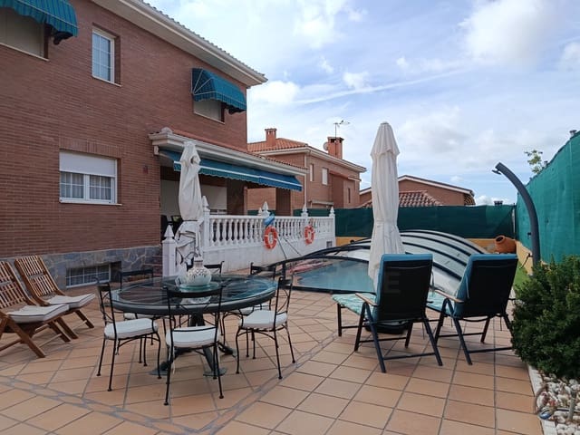5 soveværelse Byhus til salg i Meco med swimmingpool garage - € 590.000 (Ref: 9991360)