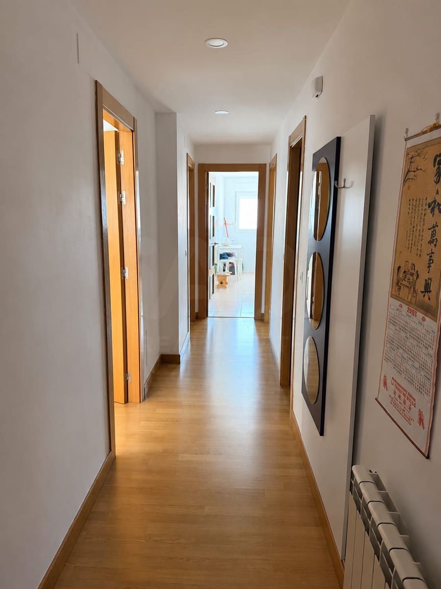 2 slaapkamer Appartement te koop in Leon stad met garage - € 129.000 (Ref: 9991363)