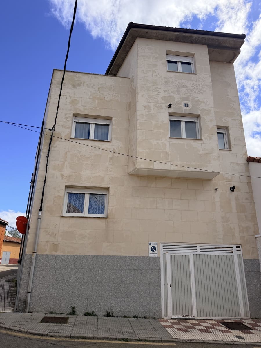 2 slaapkamer Appartement te koop in Leon stad met garage - € 129.000 (Ref: 9991363)