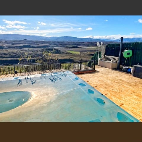 4 quarto Casa em Banda para venda em Huércanos com piscina garagem - 560 000 € (Ref: 9991367)
