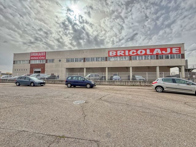 Kommersiell til salgs i Madrid by - € 12 000 000 (Ref: 9991374)