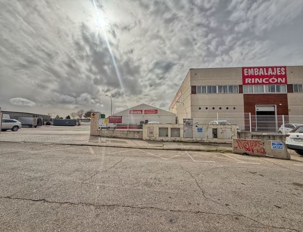 Kommersiell til salgs i Madrid by - € 12 000 000 (Ref: 9991374)