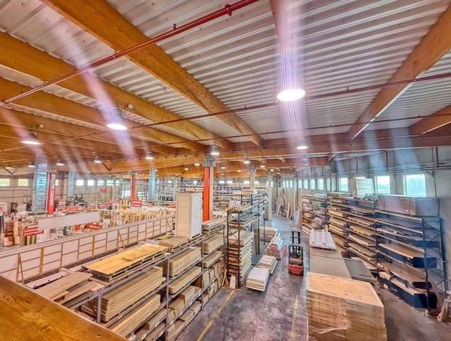 Kommersiell til salgs i Madrid by - € 12 000 000 (Ref: 9991374)