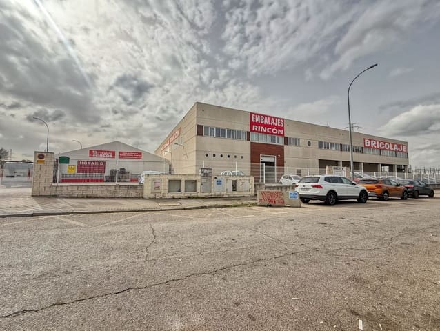 Kommersiell til salgs i Madrid by - € 12 000 000 (Ref: 9991374)
