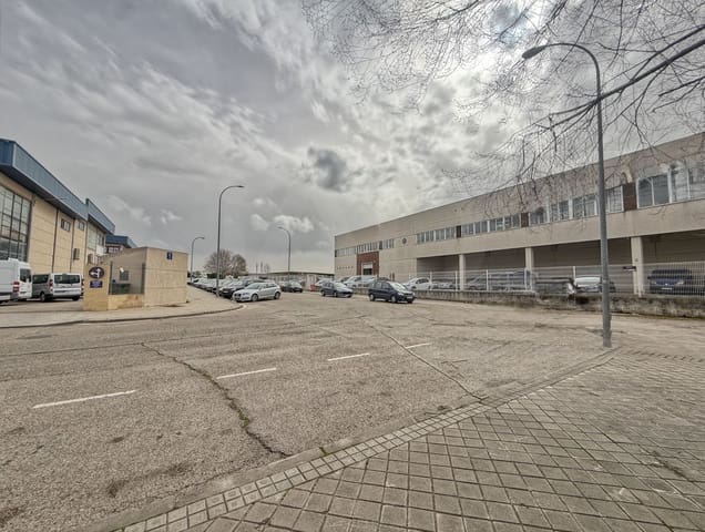 Commercieel te koop in Villaviciosa de Odón met garage - € 12.000.000 (Ref: 9991374)