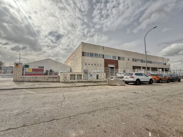 Commercieel te koop in Villaviciosa de Odón met garage - € 12.000.000 (Ref: 9991374)