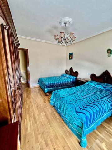 3 soveværelse Byhus til salg i León by med garage - € 180.000 (Ref: 9991380)