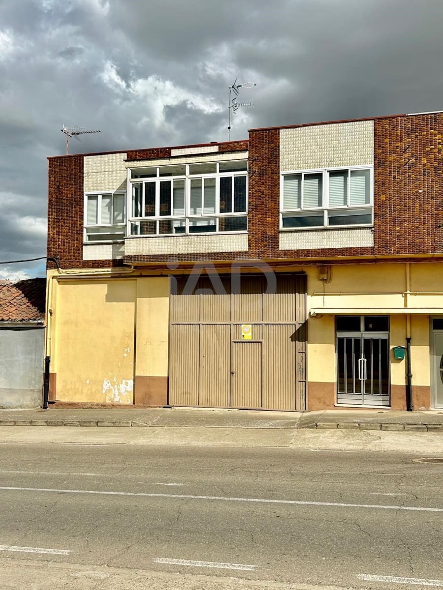 3 soveværelse Byhus til salg i Leon by med garage - € 180.000 (Ref: 9991380)