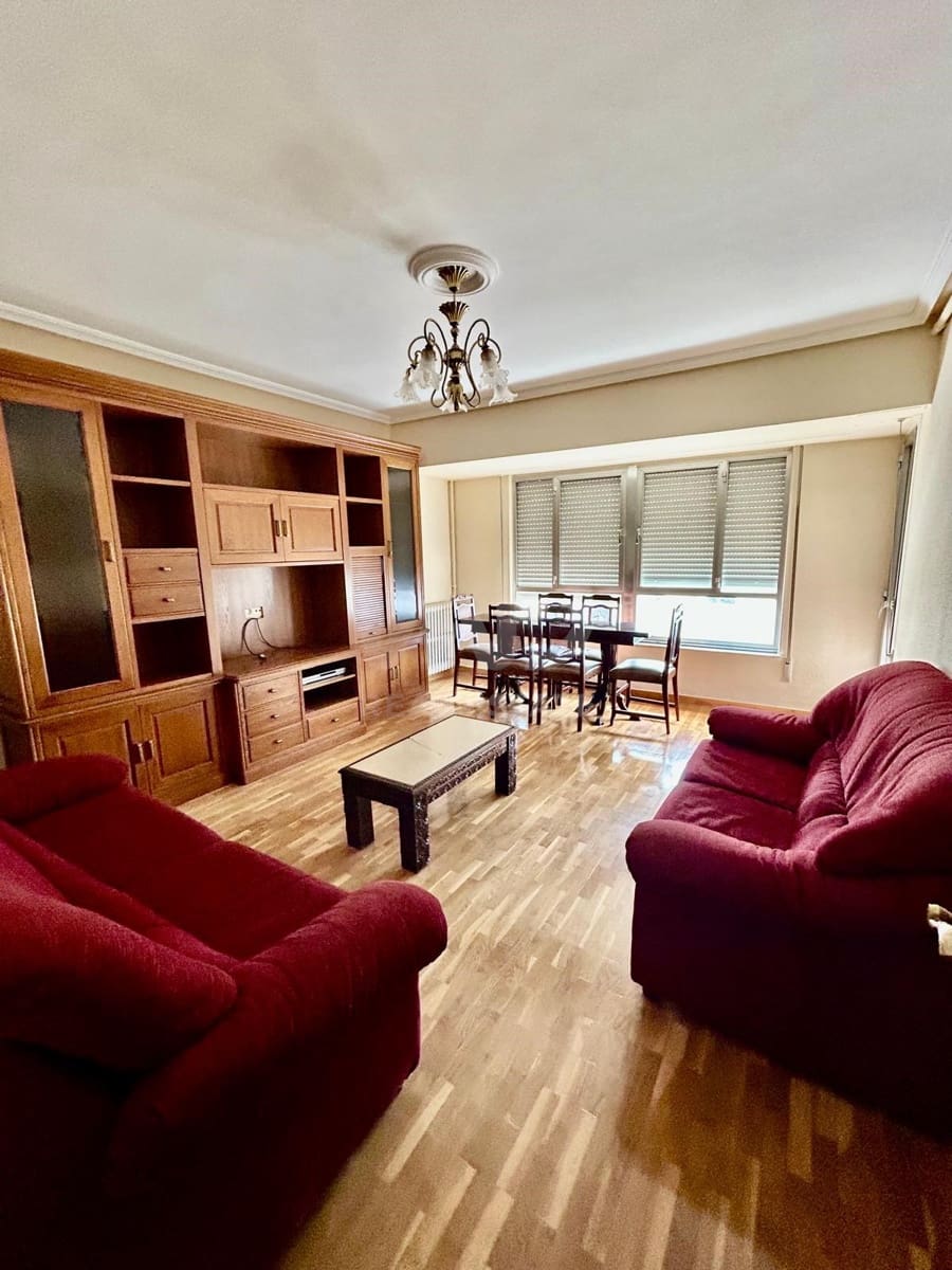 3 soveværelse Byhus til salg i Leon by med garage - € 180.000 (Ref: 9991380)