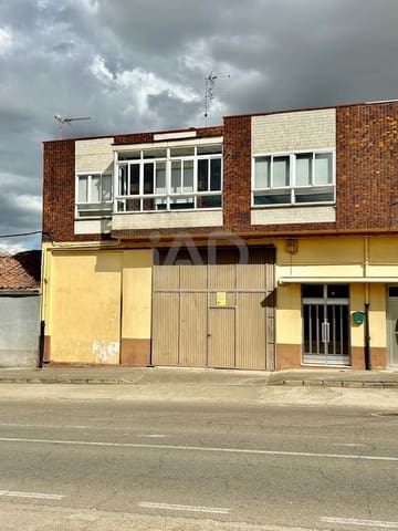 3 soveværelse Byhus til salg i León by med garage - € 180.000 (Ref: 9991380)