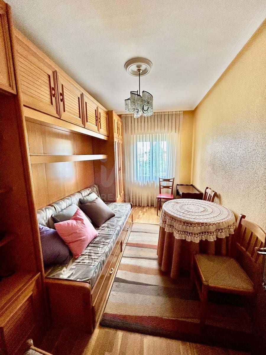 3 soveværelse Byhus til salg i Leon by med garage - € 180.000 (Ref: 9991380)