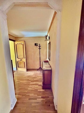 3 soveværelse Byhus til salg i León by med garage - € 180.000 (Ref: 9991380)