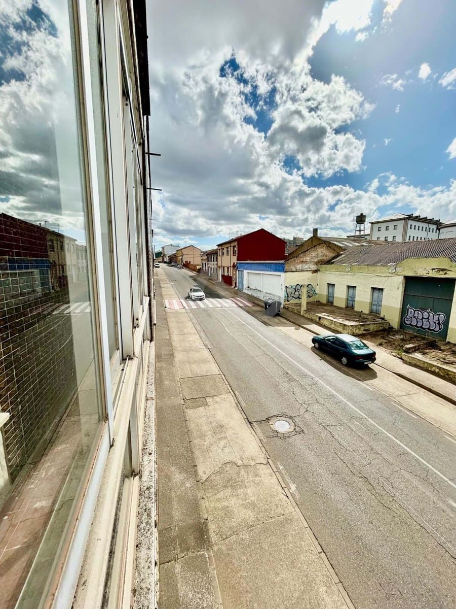 3 soveværelse Byhus til salg i Leon by med garage - € 180.000 (Ref: 9991380)