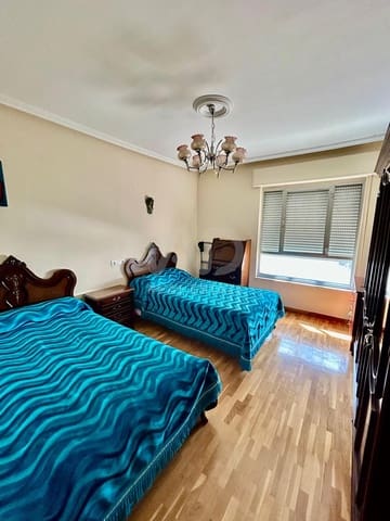 3 soveværelse Byhus til salg i León by med garage - € 180.000 (Ref: 9991380)