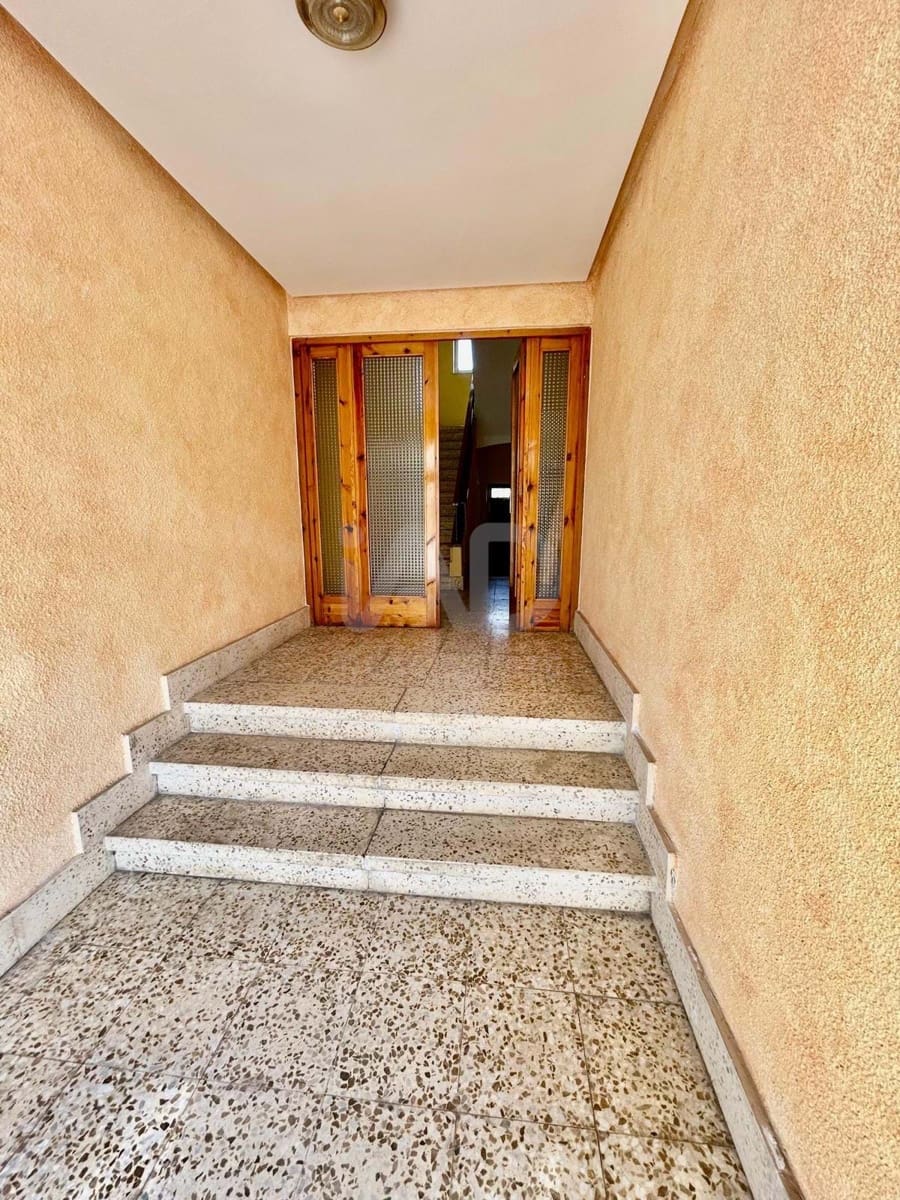 3 soveværelse Byhus til salg i Leon by med garage - € 180.000 (Ref: 9991380)