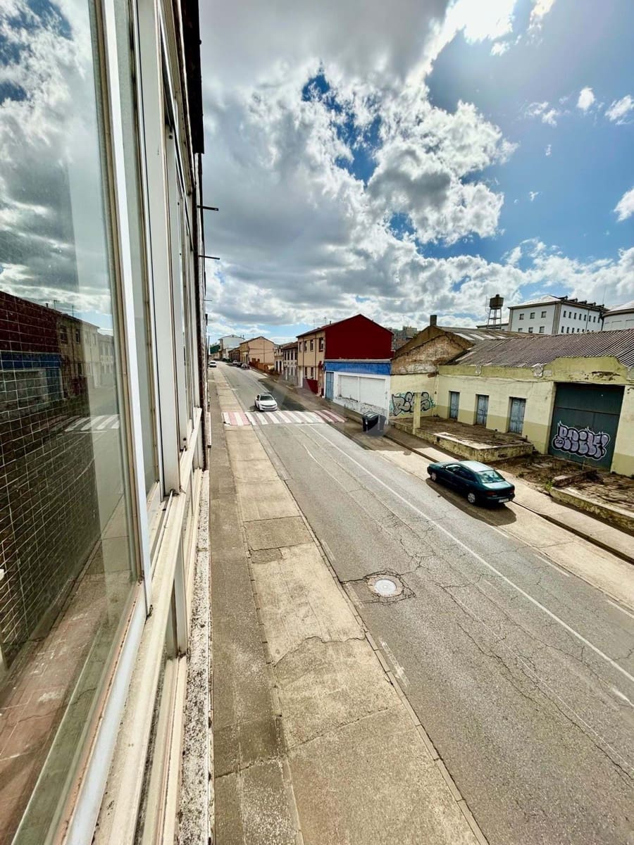 3 soveværelse Byhus til salg i Leon by med garage - € 180.000 (Ref: 9991380)