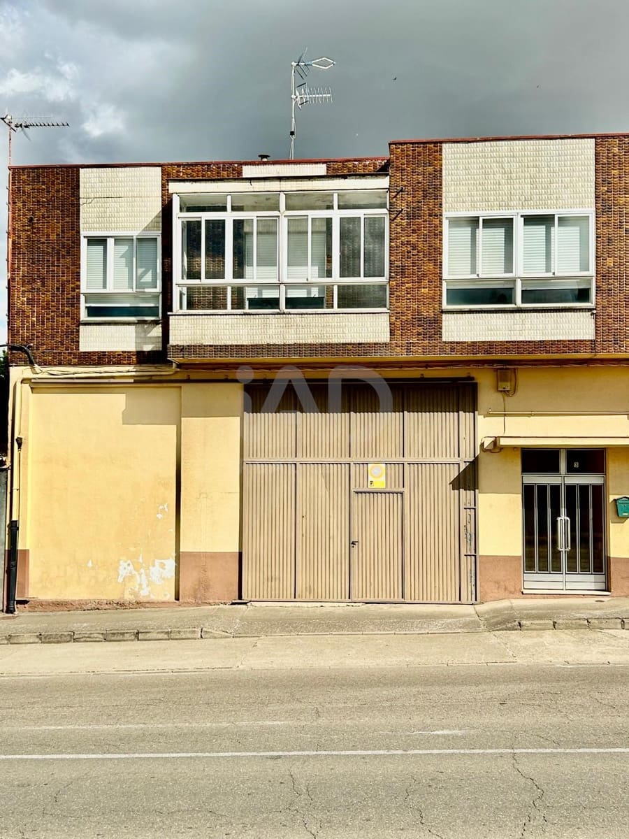 3 soveværelse Byhus til salg i Leon by med garage - € 180.000 (Ref: 9991380)