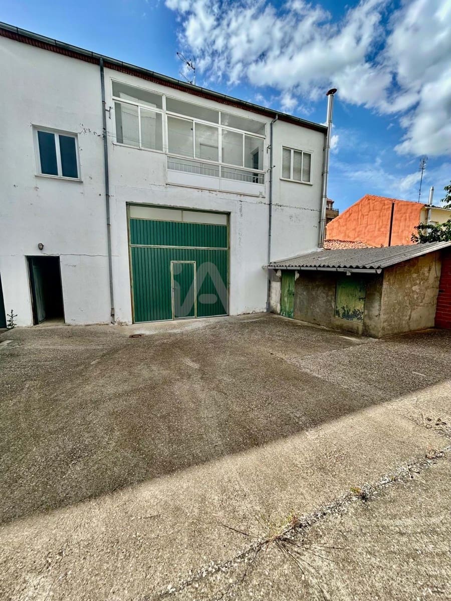 3 soveværelse Byhus til salg i Leon by med garage - € 180.000 (Ref: 9991380)