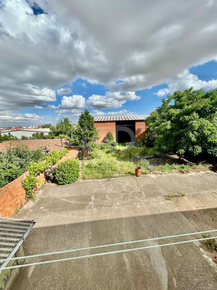 3 soveværelse Byhus til salg i Leon by med garage - € 180.000 (Ref: 9991380)