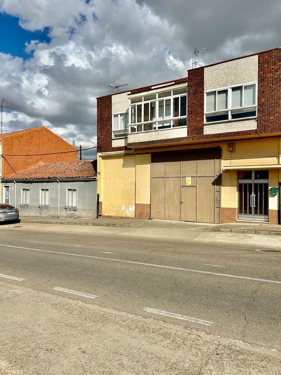 3 soveværelse Byhus til salg i Leon by med garage - € 180.000 (Ref: 9991380)
