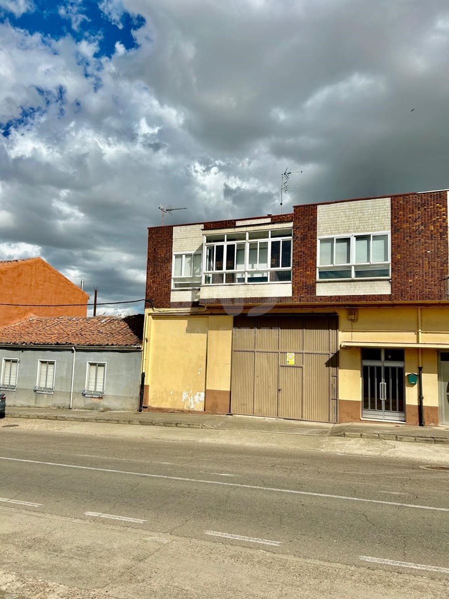 3 soveværelse Byhus til salg i Leon by med garage - € 180.000 (Ref: 9991380)