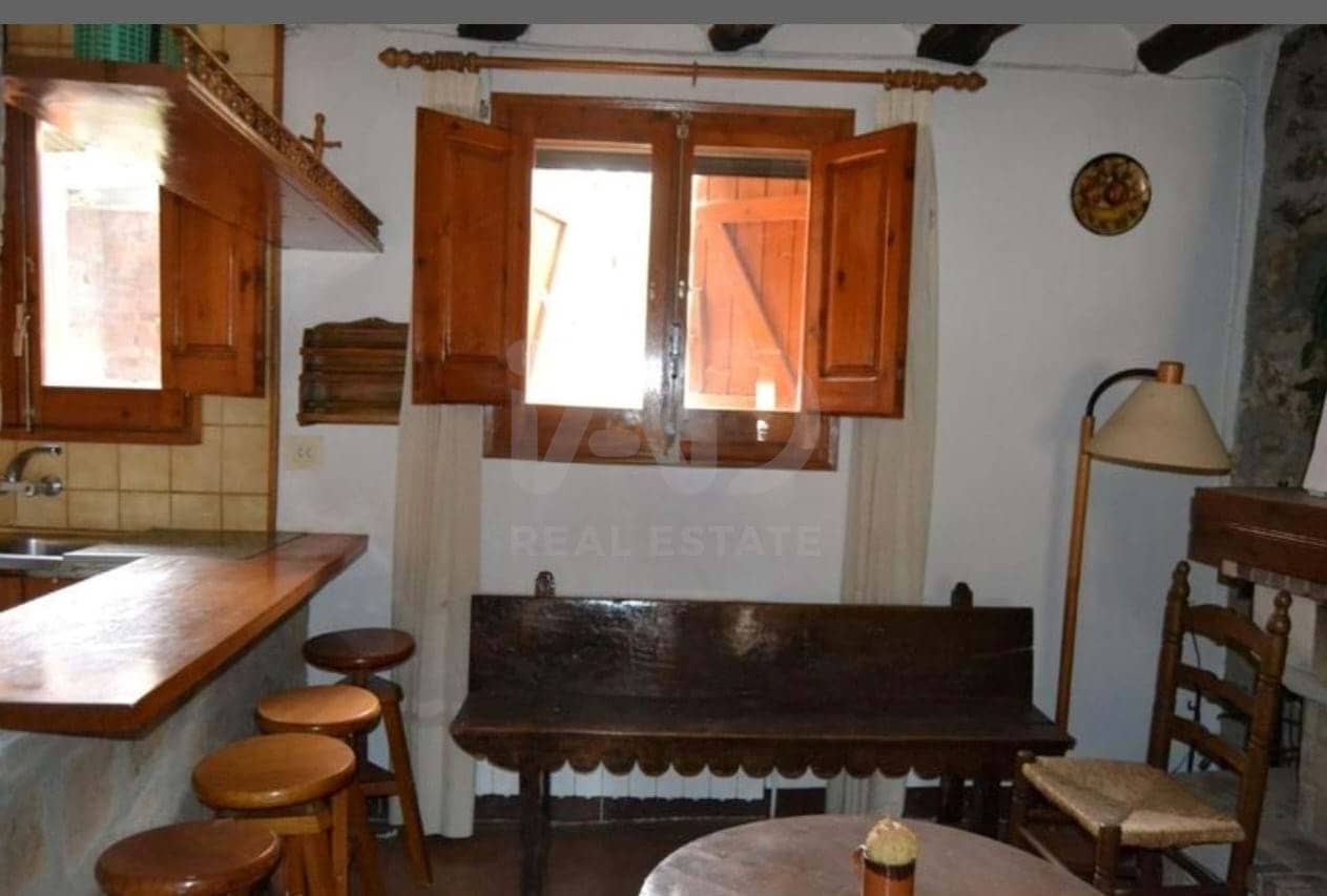 Hus til salgs i Lleida by - € 95 000 (Ref: 9991381)