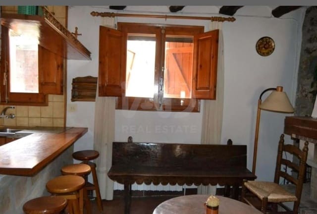 Byhus til salg i Lleida by - € 95.000 (Ref: 9991381)